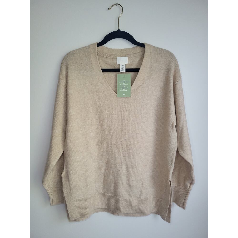 NWT H&M Fine-Knit V-Neck Sweater – Light Beige/Sand (Relaxed Fit)